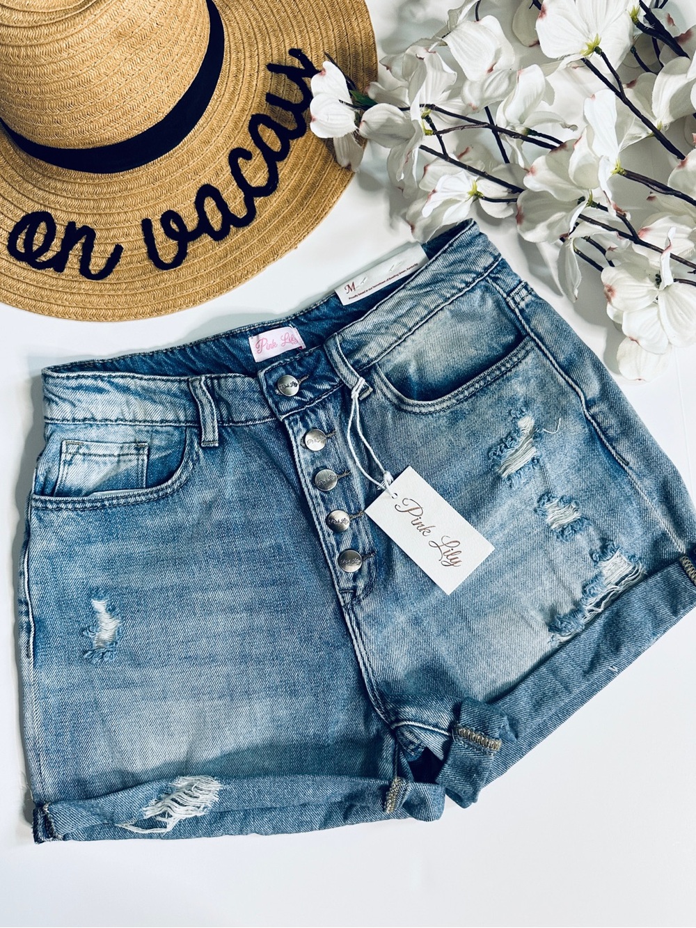 NWT Pink Lily Distressed Button Fly Denim Shorts Medium Light Wash Cuffed